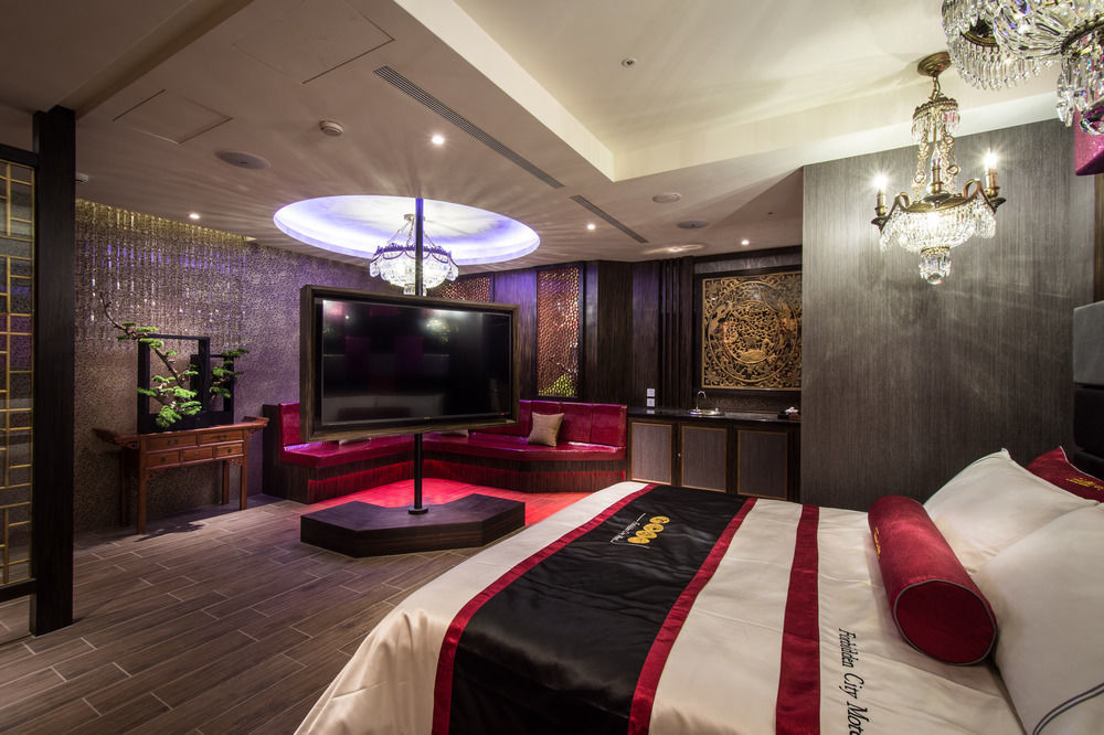 Forbidden City Motel Taichung Exterior photo